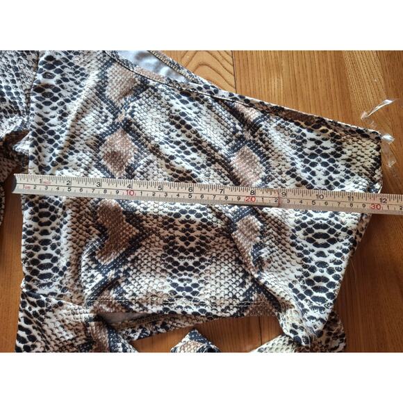 Windsor Snake Print One Long Sleeve Crop Top Size S - Picture 5 of 6